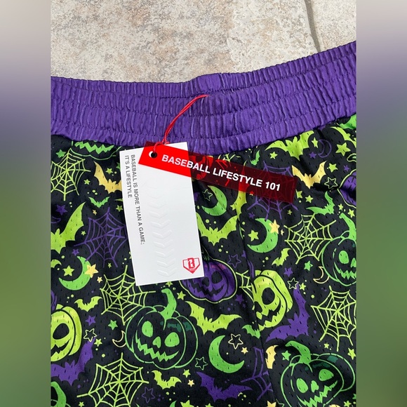 Baseball Lifestyle 101 Boys’ 5” Spooky SZN Shorts - NWT size Youth Large - Picture 3 of 10